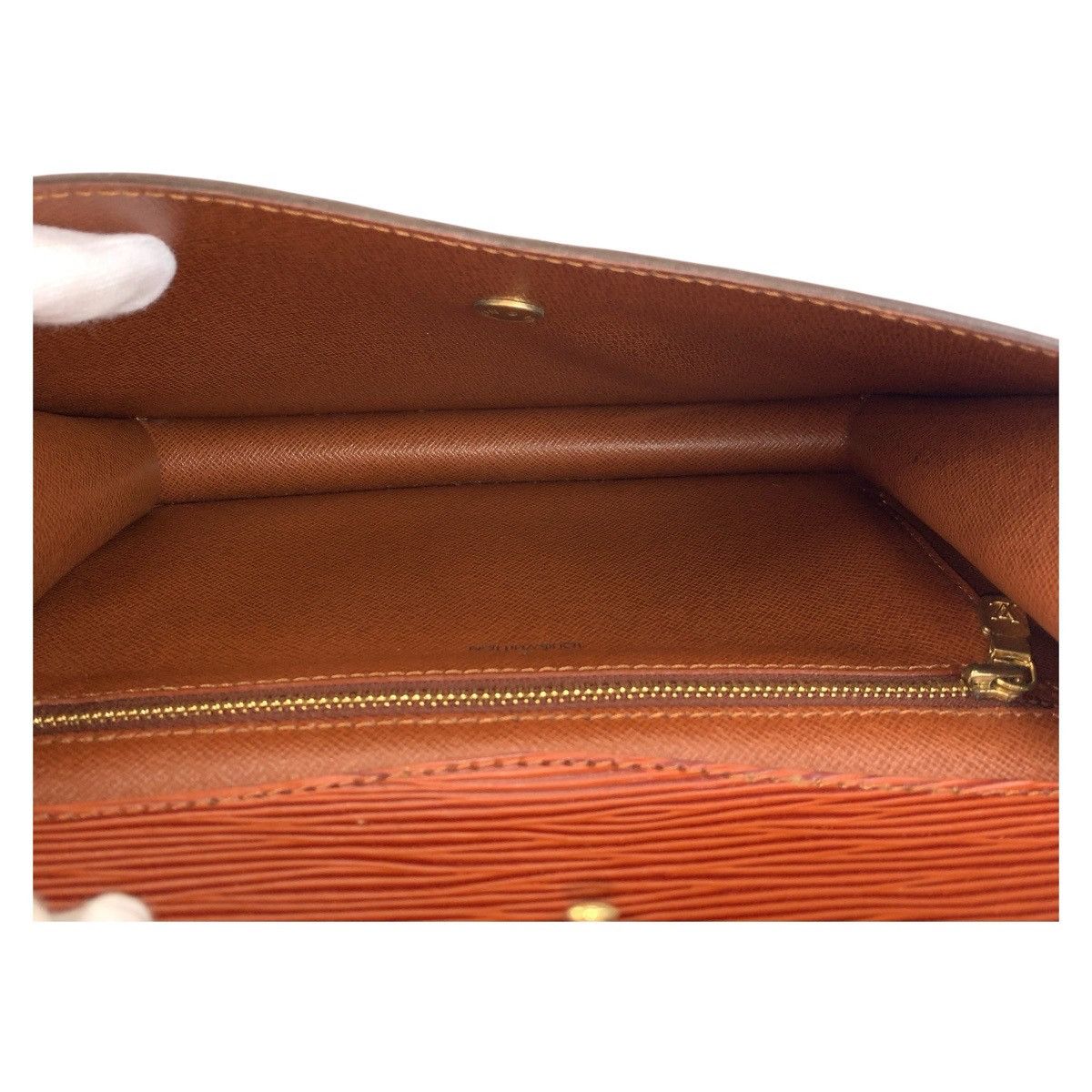 Louis Vuitton Louis Vuitton Louis Vuitton Montaigne 27 Epi Clutch Bag Leather Clutch Bag M52653 DUTY FREE for USA Size ONE SIZE - 9 Thumbnail