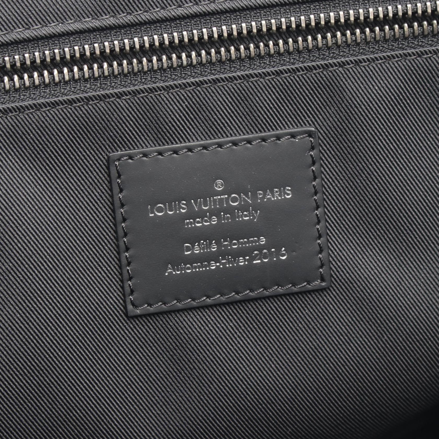 Louis Vuitton Louis Vuitton Louis Vuitton Messenger Voyage MM Monogram Eclipse Coated Canvas Shoulder Bag Textile Shoulder Bag M43276 DUTY FREE for USA Size ONE SIZE - 4 Thumbnail