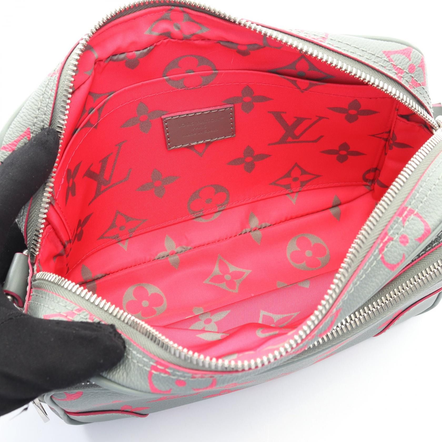 Louis Vuitton Louis Vuitton Louis Vuitton Nile Monogram Glow Handbag Textile Crossbody Bag M15024 DUTY FREE for USA Size ONE SIZE - 3 Thumbnail