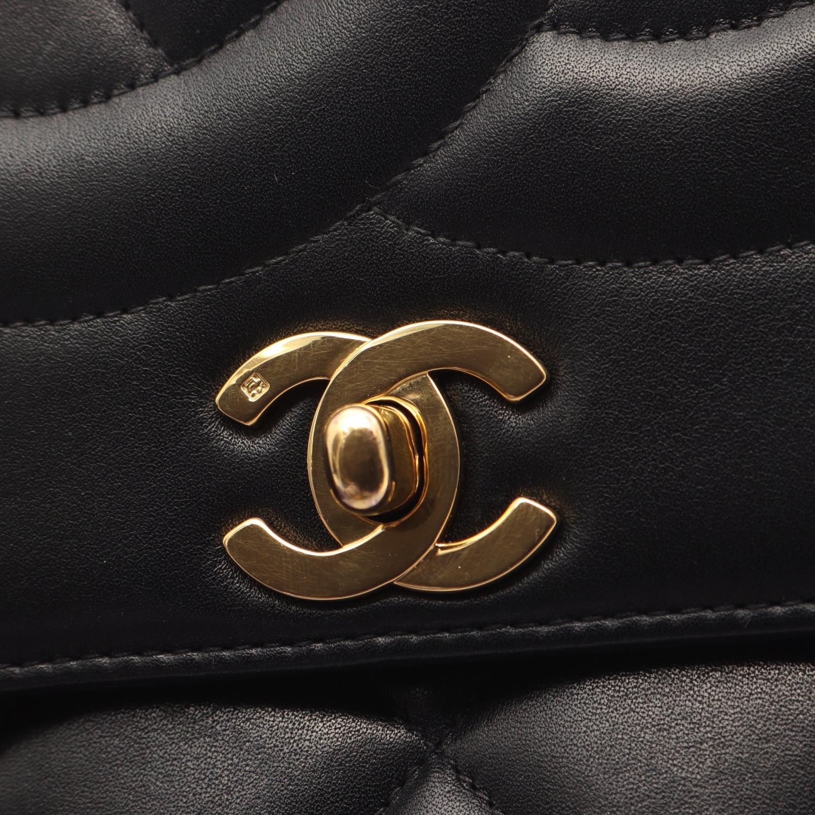 Chanel Chanel Chanel Matelasse Lambskin Shoulder Bag Leather Shoulder Bag DUTY FREE for USA Size ONE SIZE - 9 Thumbnail