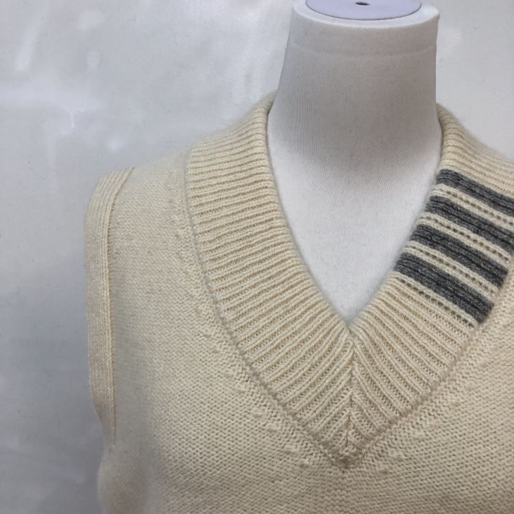 Thom Browne Thom Browne Striped V-Neck Knit Vest Size 2 Size US M / EU 48-50 / 2 - 6 Thumbnail