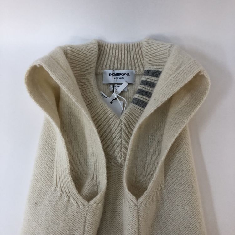 Thom Browne Thom Browne Striped V-Neck Knit Vest Size 2 Size US M / EU 48-50 / 2 - 9 Thumbnail