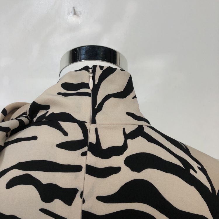 Valentino Valentino Tiger Print Silk Midi Dress Size 38 Size XS / US 0-2 / IT 36-38 - 8 Thumbnail