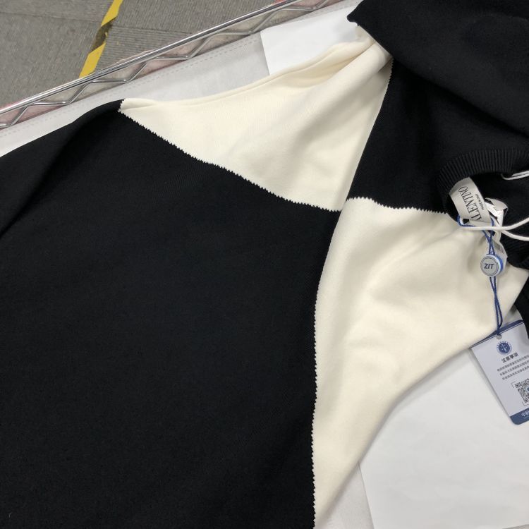 Valentino Valentino Black White Knit Midi Dress M Size M / US 6-8 / IT 42-44 - 9 Thumbnail