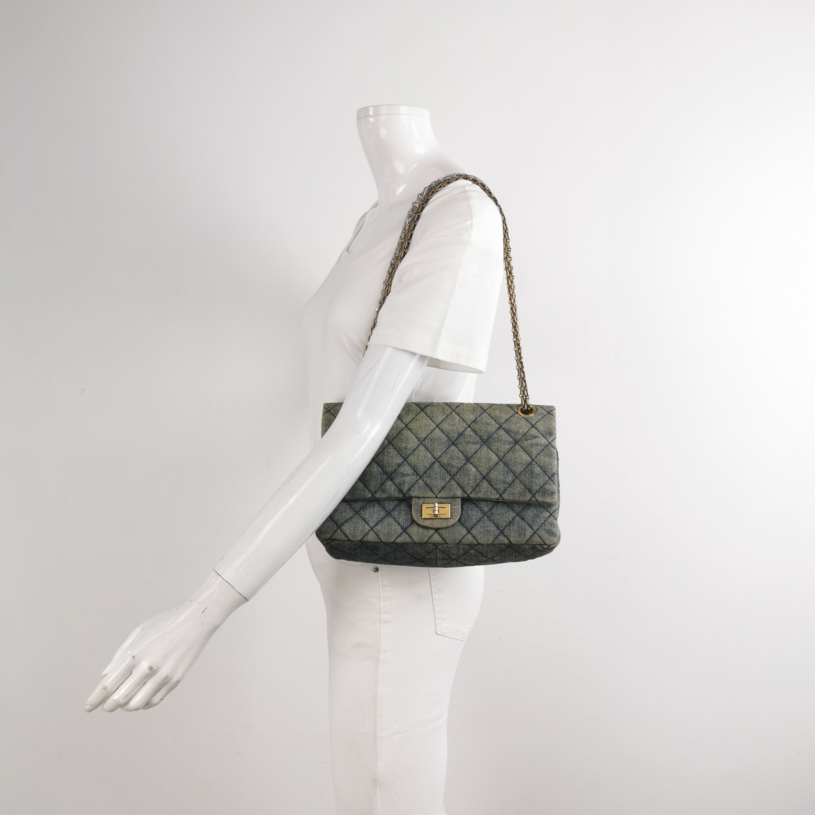 Chanel Chanel Women os Shoulder Bags Size ONE SIZE - 2 Thumbnail