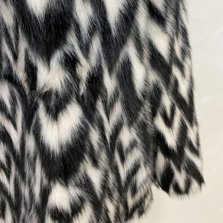 Valentino Valentino Chevron Faux Fur Coat Size 42 Size M / US 6-8 / IT 42-44 - 8 Thumbnail