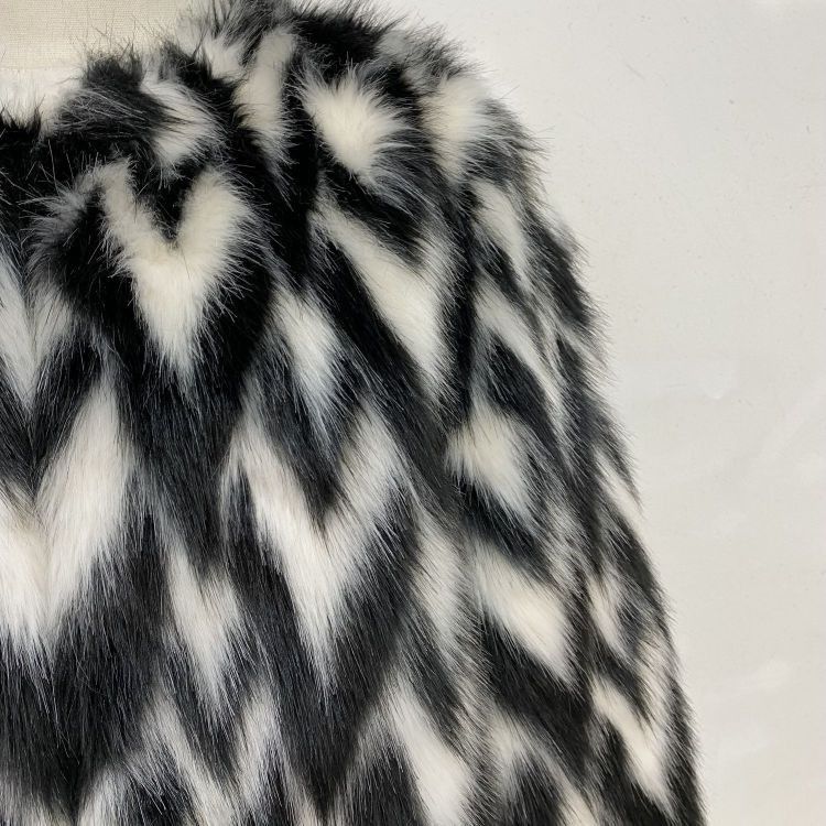 Valentino Valentino Chevron Faux Fur Coat Size 42 Size M / US 6-8 / IT 42-44 - 10 Thumbnail