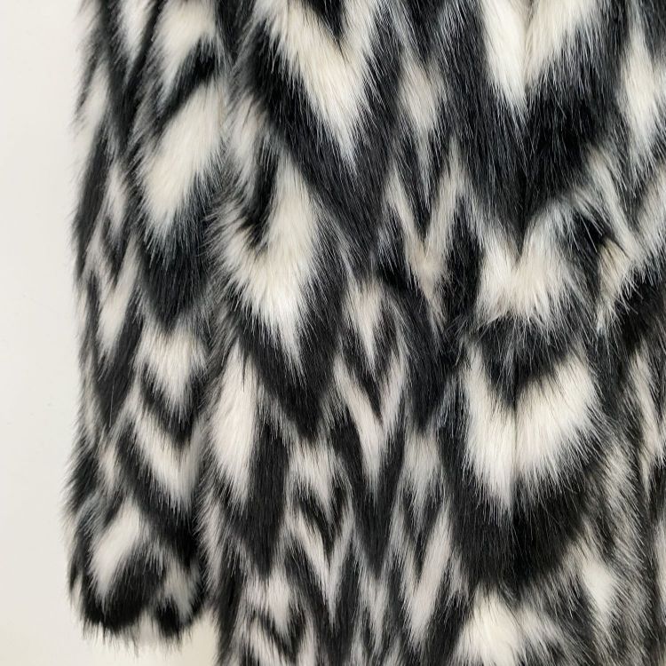 Valentino Valentino Chevron Faux Fur Coat Size 42 Size M / US 6-8 / IT 42-44 - 6 Thumbnail