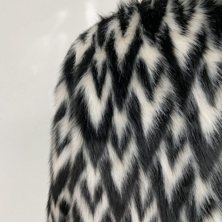 Valentino Valentino Chevron Faux Fur Coat Size 42 Size M / US 6-8 / IT 42-44 - 11 Thumbnail