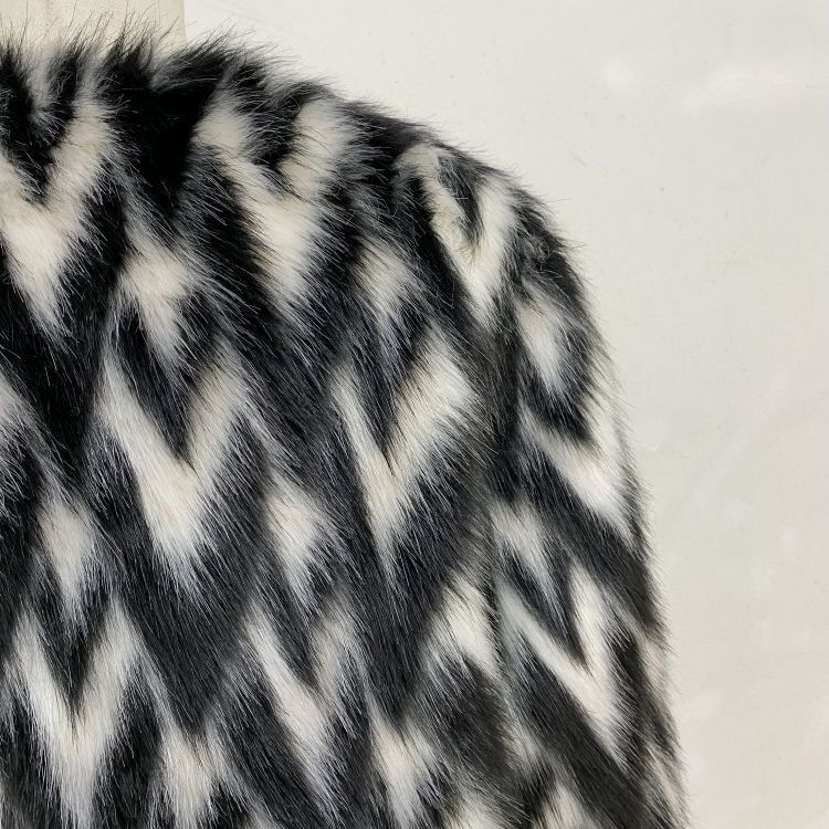 Valentino Valentino Chevron Faux Fur Coat Size 42 Size M / US 6-8 / IT 42-44 - 9 Thumbnail