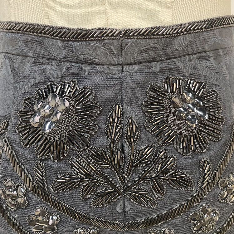 Valentino Valentino Beaded Floral Shorts Size 40 Size 27" / US 4 / IT 40 - 8 Thumbnail