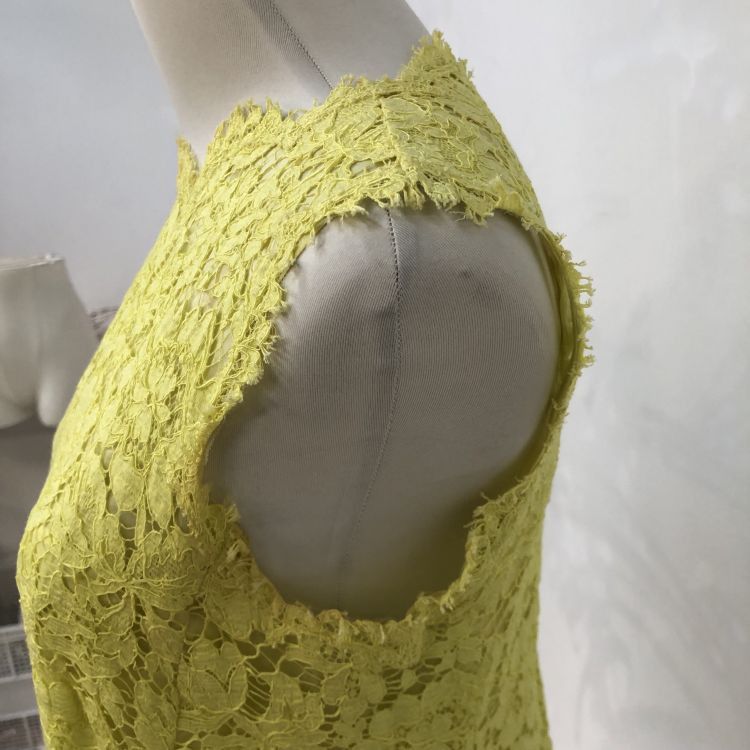 Valentino Valentino Yellow Lace Midi Dress Size 40 Size S / US 4 / IT 40 - 7 Thumbnail