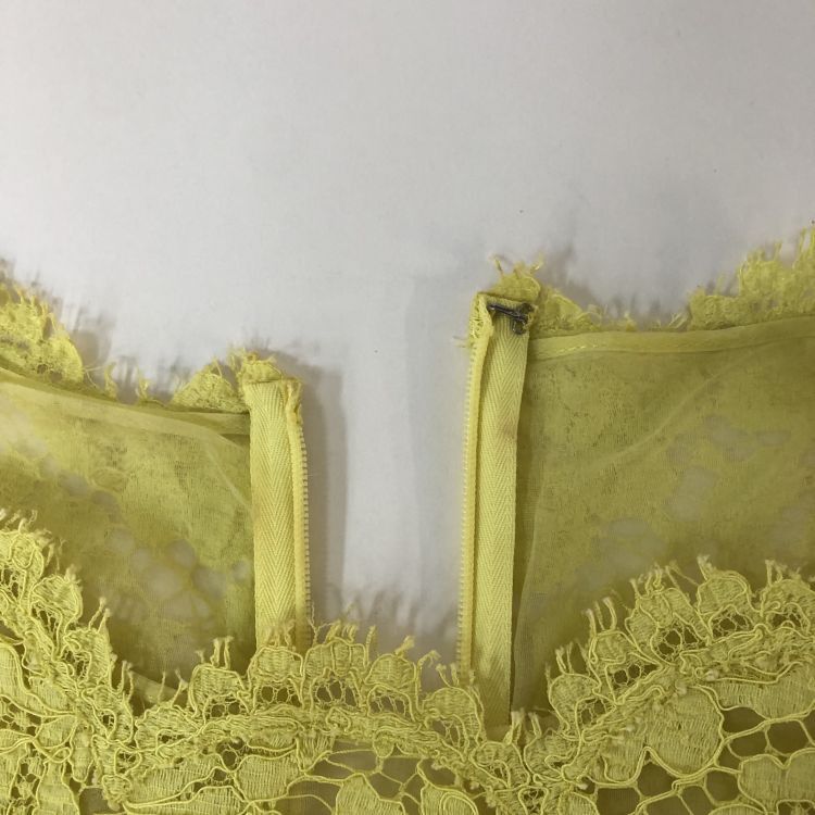 Valentino Valentino Yellow Lace Midi Dress Size 40 Size S / US 4 / IT 40 - 14 Thumbnail