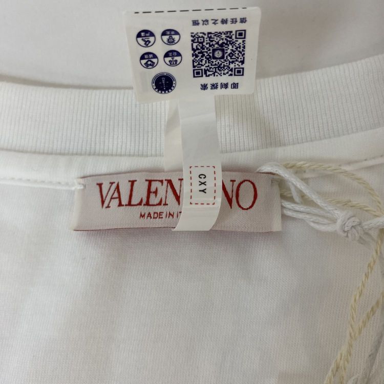 Valentino Valentino Graphic Patch T-Shirt Size L Size US L / EU 52-54 / 3 - 3 Thumbnail