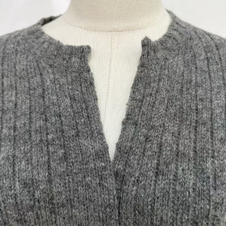 Miu Miu Miu Miu Grey Logo Knit Sweater Size 38 Size XS / US 0-2 / IT 36-38 - 7 Thumbnail