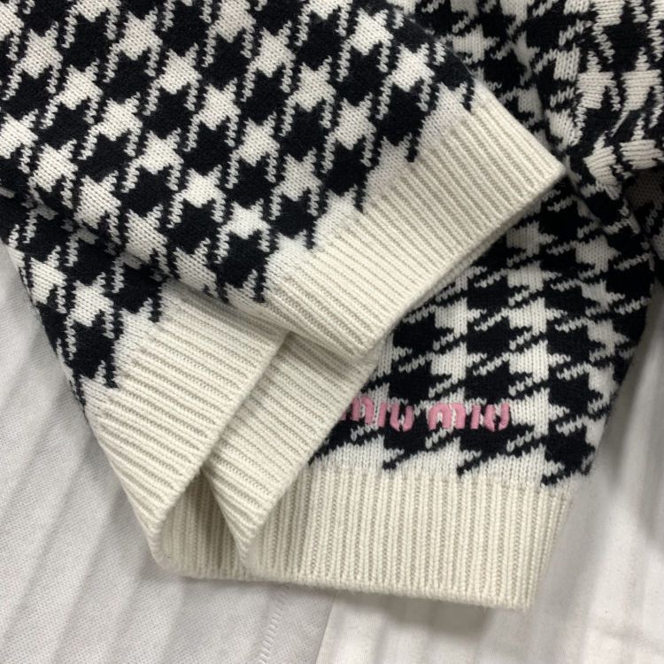 Miu Miu Miu Miu Houndstooth Cashmere Cardigan Size 40 Size S / US 4 / IT 40 - 8 Thumbnail