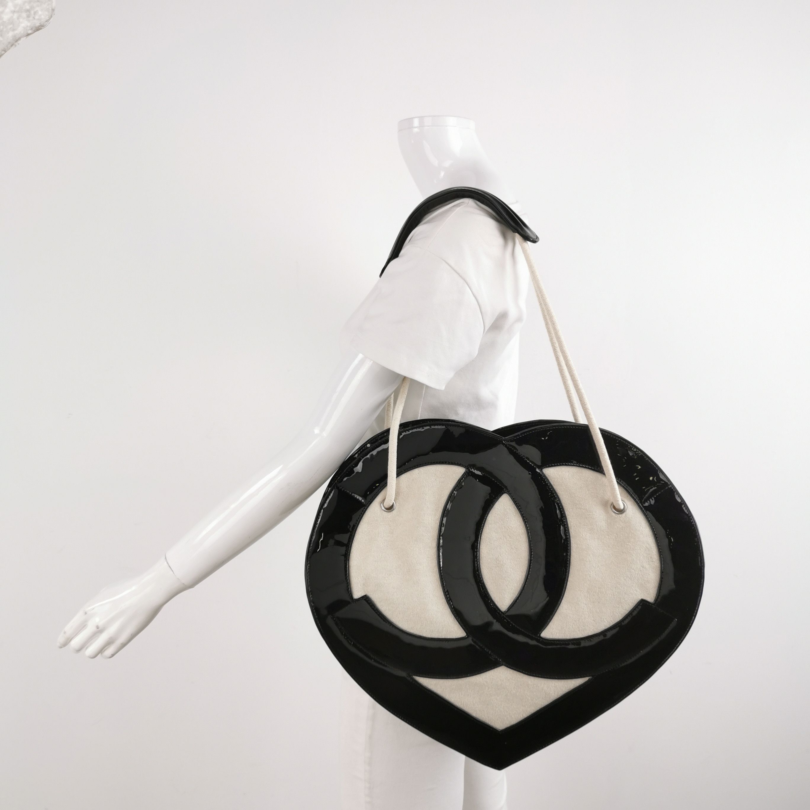 Chanel Chanel Women os Shoulder Bags Size ONE SIZE - 2 Thumbnail