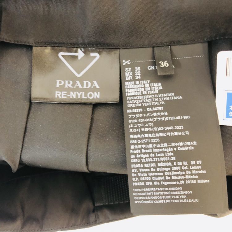 Prada Prada Re-Nylon Pleated Buckle Mini Skirt Size 36 Size 25" / US 0 / IT 36 - 4 Thumbnail