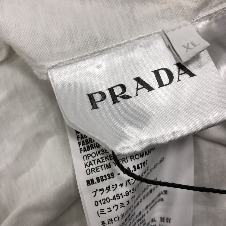 Prada Prada Logo Patch T-Shirt Size XL Size US XL / EU 56 / 4 - 11 Thumbnail
