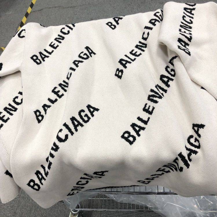 Balenciaga Balenciaga Allover Logo Sweater Size S Size US S / EU 44-46 / 1 - 7 Thumbnail