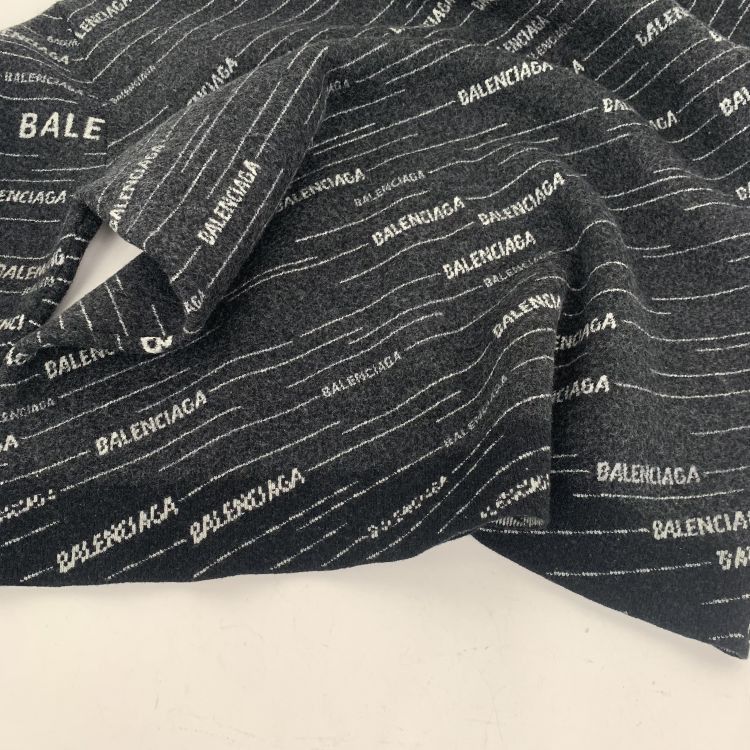 Balenciaga Balenciaga All Over Logo Sweater Size M Size US M / EU 48-50 / 2 - 7 Thumbnail