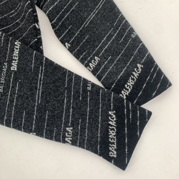 Balenciaga Balenciaga All Over Logo Sweater Size M Size US M / EU 48-50 / 2 - 8 Thumbnail