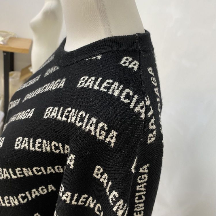 Balenciaga Balenciaga All Over Logo Sweater Size M Size US M / EU 48-50 / 2 - 7 Thumbnail