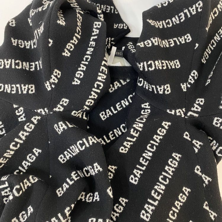Balenciaga Balenciaga All Over Logo Sweater Size M Size US M / EU 48-50 / 2 - 10 Thumbnail
