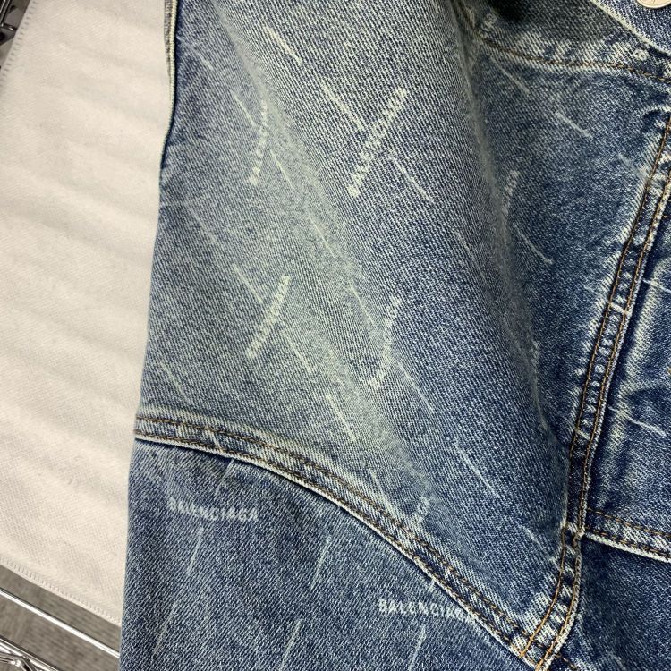Balenciaga Balenciaga All-Over Logo Denim Jacket Size 36 Size XS / US 0-2 / IT 36-38 - 12 Thumbnail