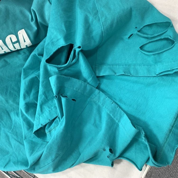 Balenciaga Balenciaga Distressed Logo T-Shirt Size XS Size US XS / EU 42 / 0 - 6 Thumbnail