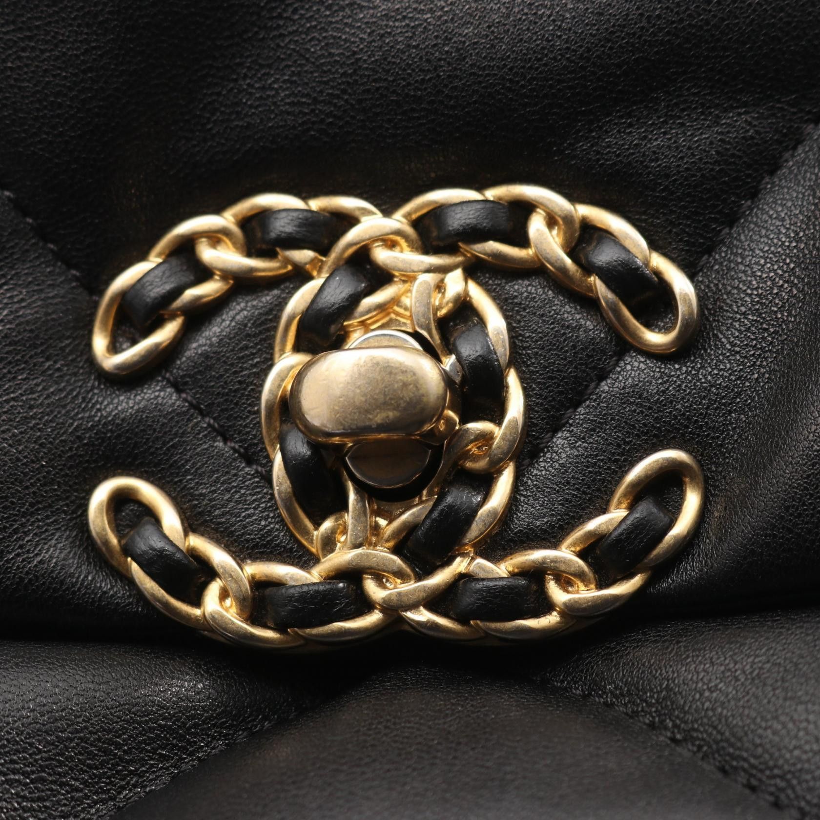 Chanel Chanel Chanel 19 Maxi Lambskin Shoulder Bag Leather Shoulder Bag DUTY FREE for USA Size ONE SIZE - 6 Thumbnail