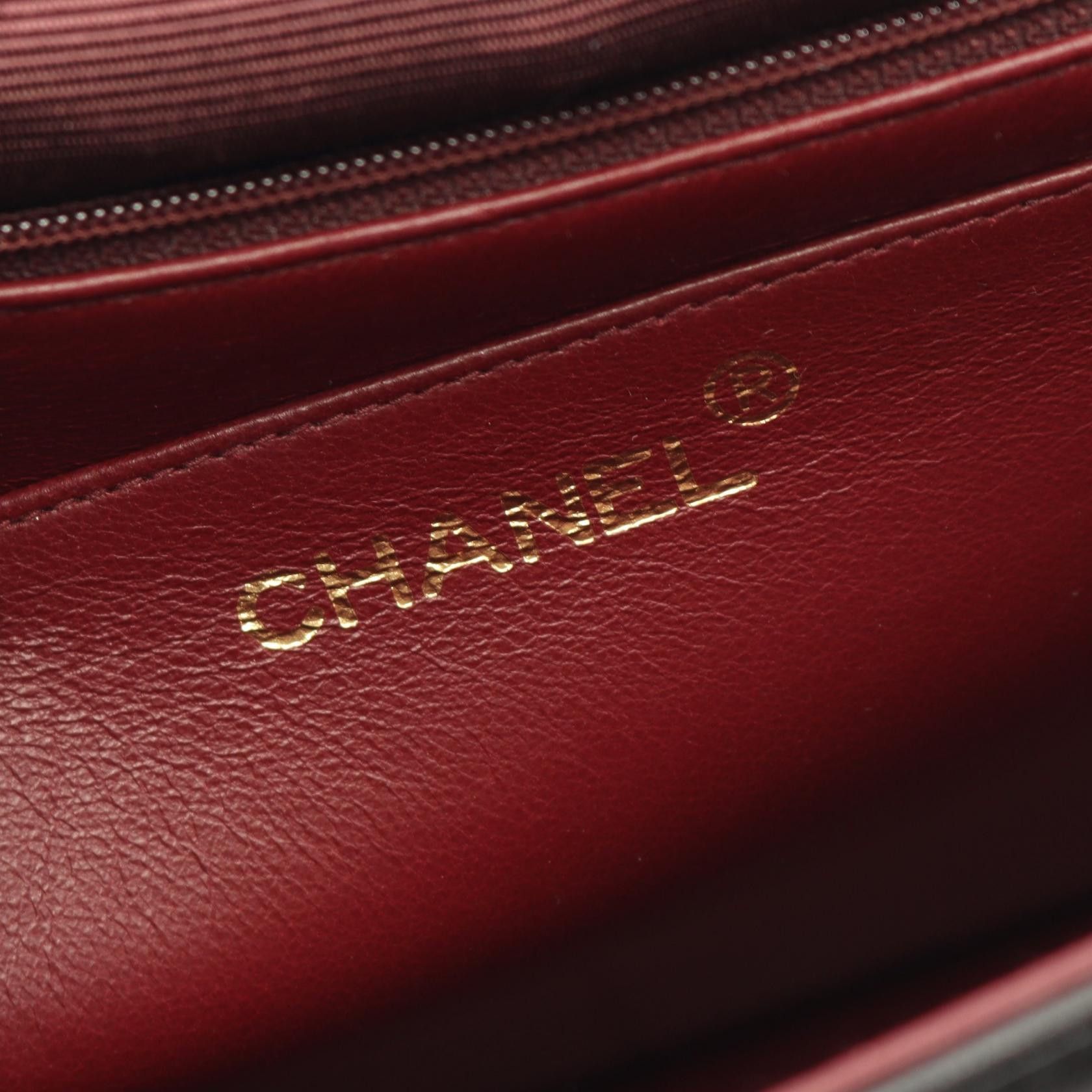Chanel Chanel Chanel V Stitch Lambskin Shoulder Bag Leather Shoulder Bag DUTY FREE for USA Size ONE SIZE - 4 Thumbnail