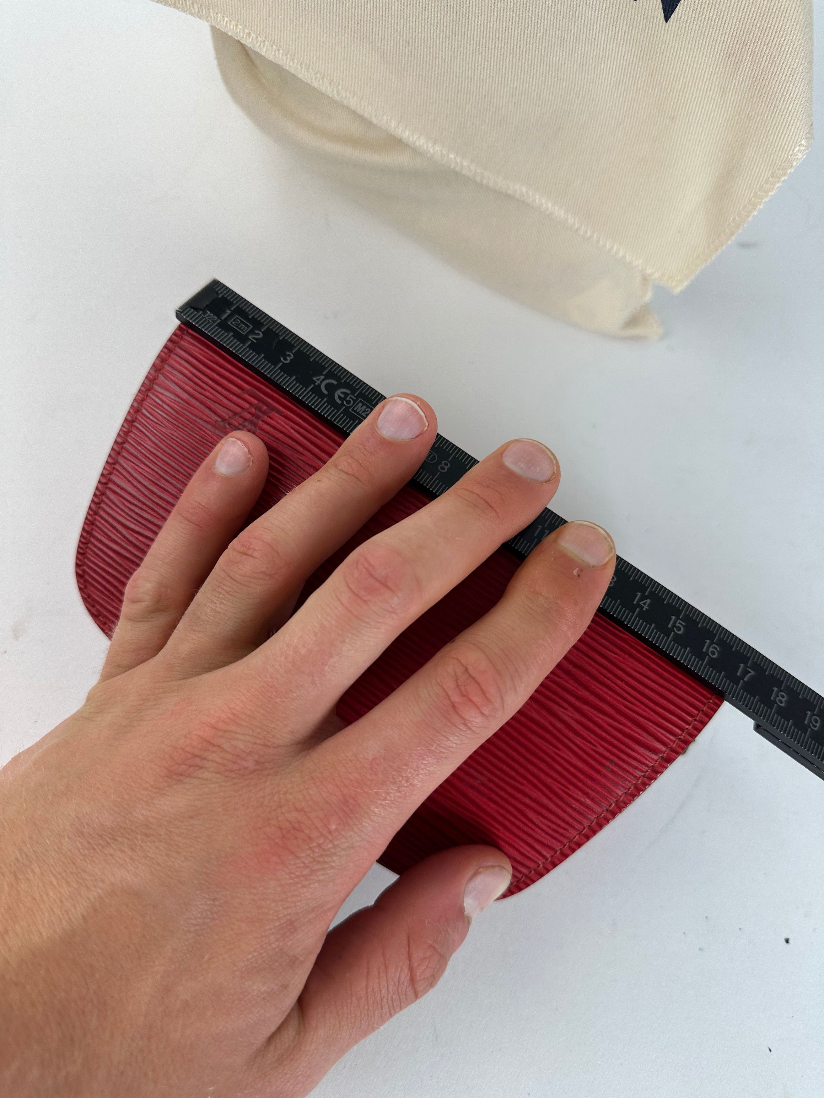 Louis Vuitton Pochette Cosmétique PM Epi Leather Red Coquelicot Size ONE SIZE - 7 Thumbnail