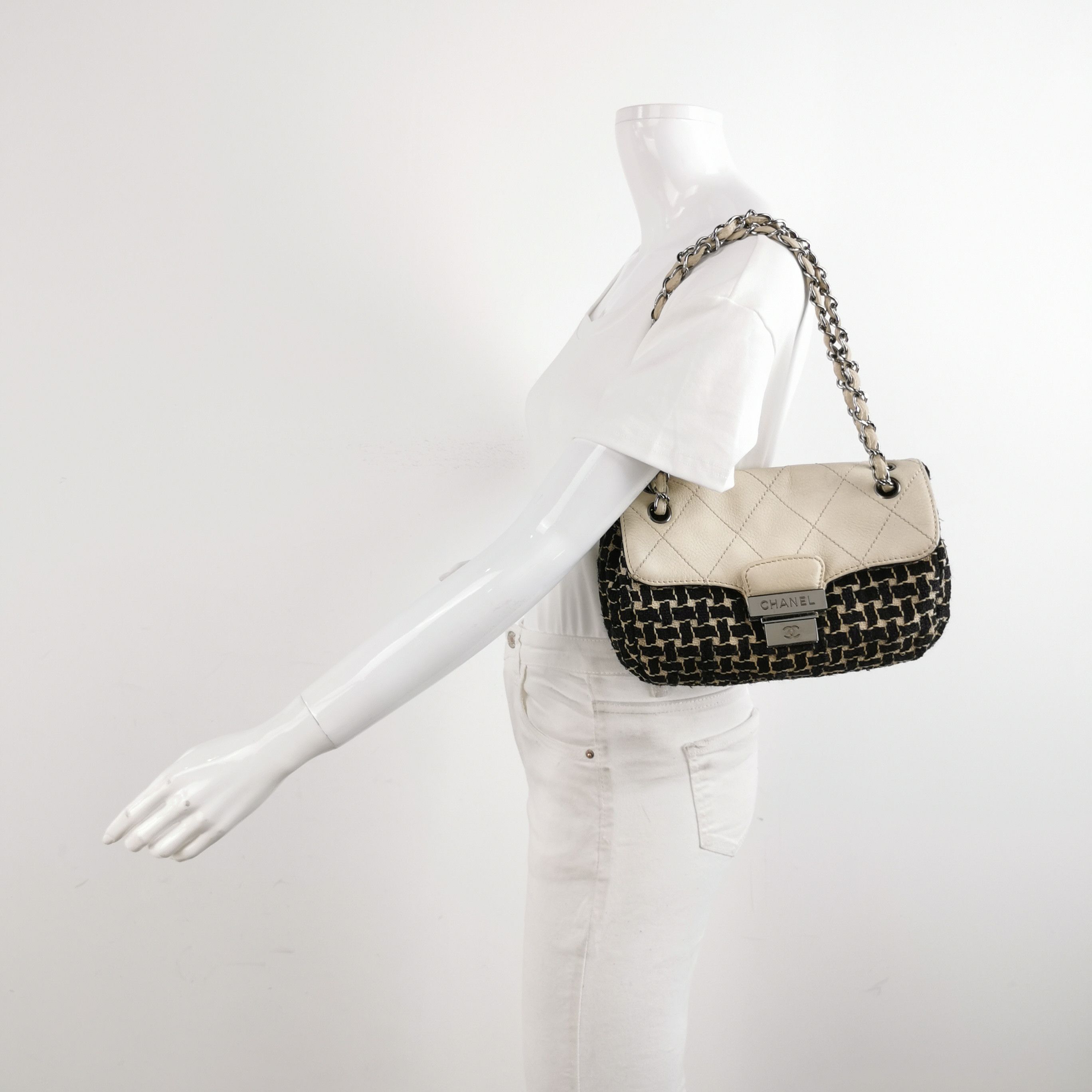 Chanel Chanel Women os Shoulder Bags Size ONE SIZE - 2 Thumbnail