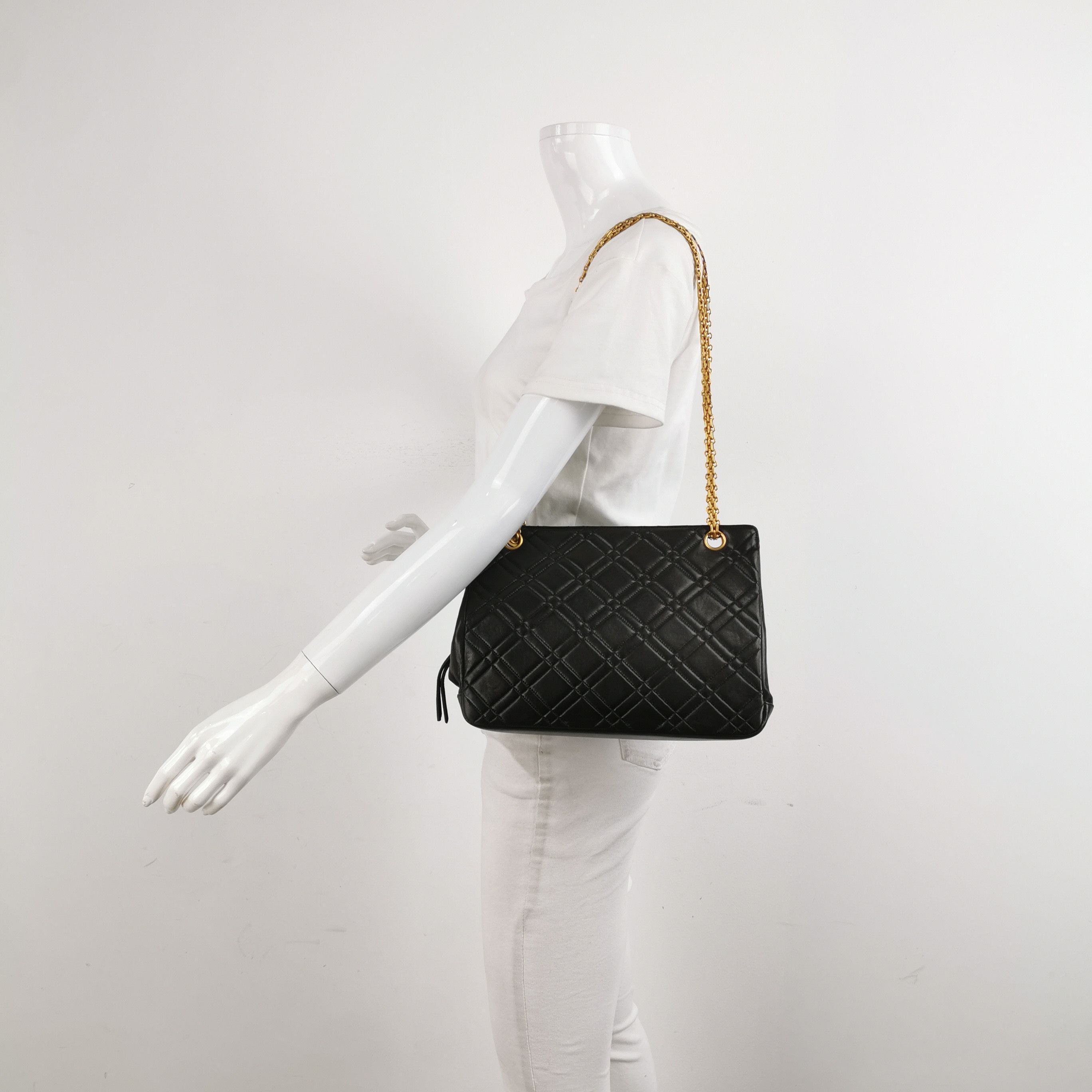 Chanel Chanel Women os Shoulder Bags Size ONE SIZE - 2 Thumbnail