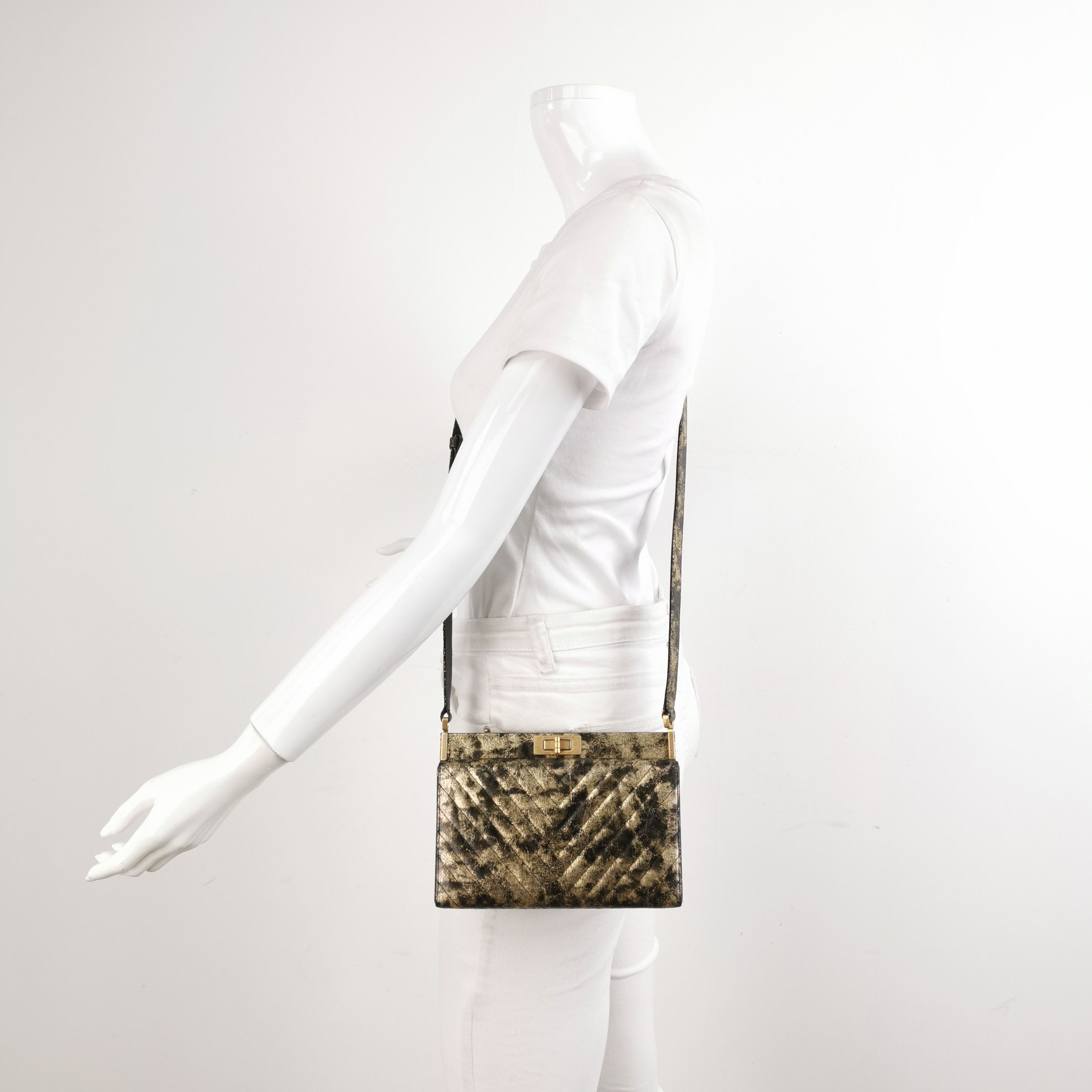 Chanel Chanel Women os Crossbody Bags Size ONE SIZE - 2 Thumbnail