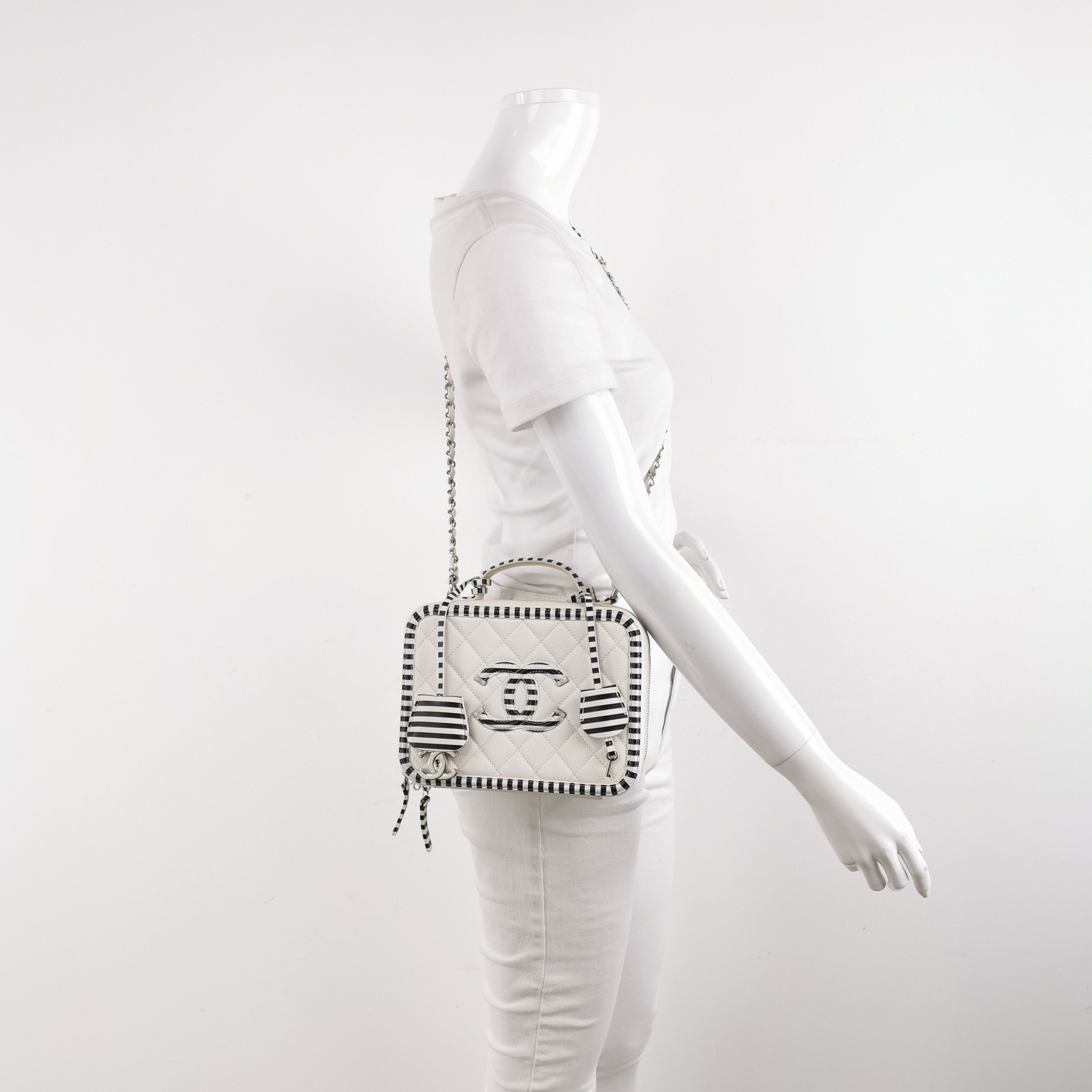 Chanel Chanel Women os Shoulder Bags Size ONE SIZE - 2 Thumbnail