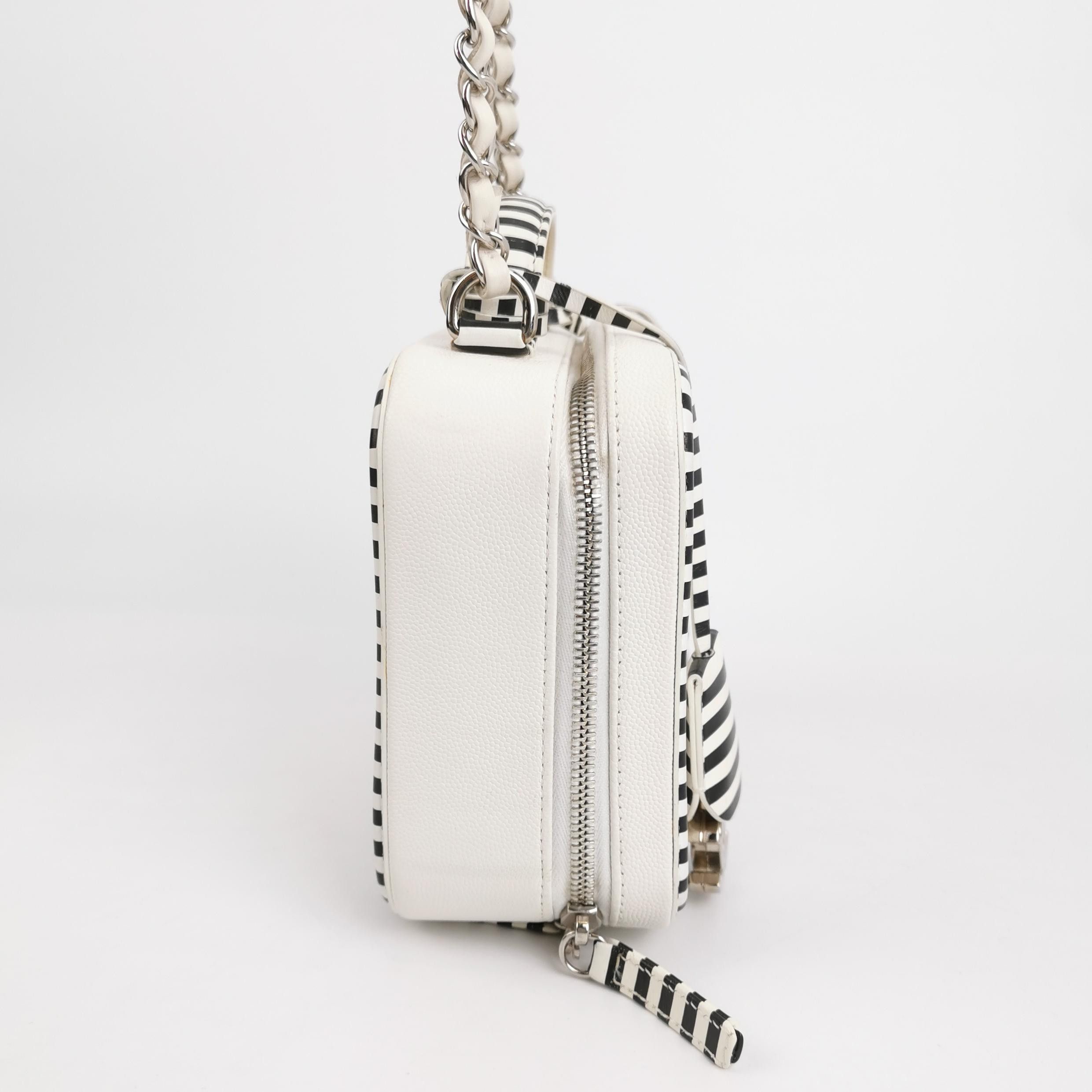 Chanel Chanel Women os Shoulder Bags Size ONE SIZE - 4 Thumbnail