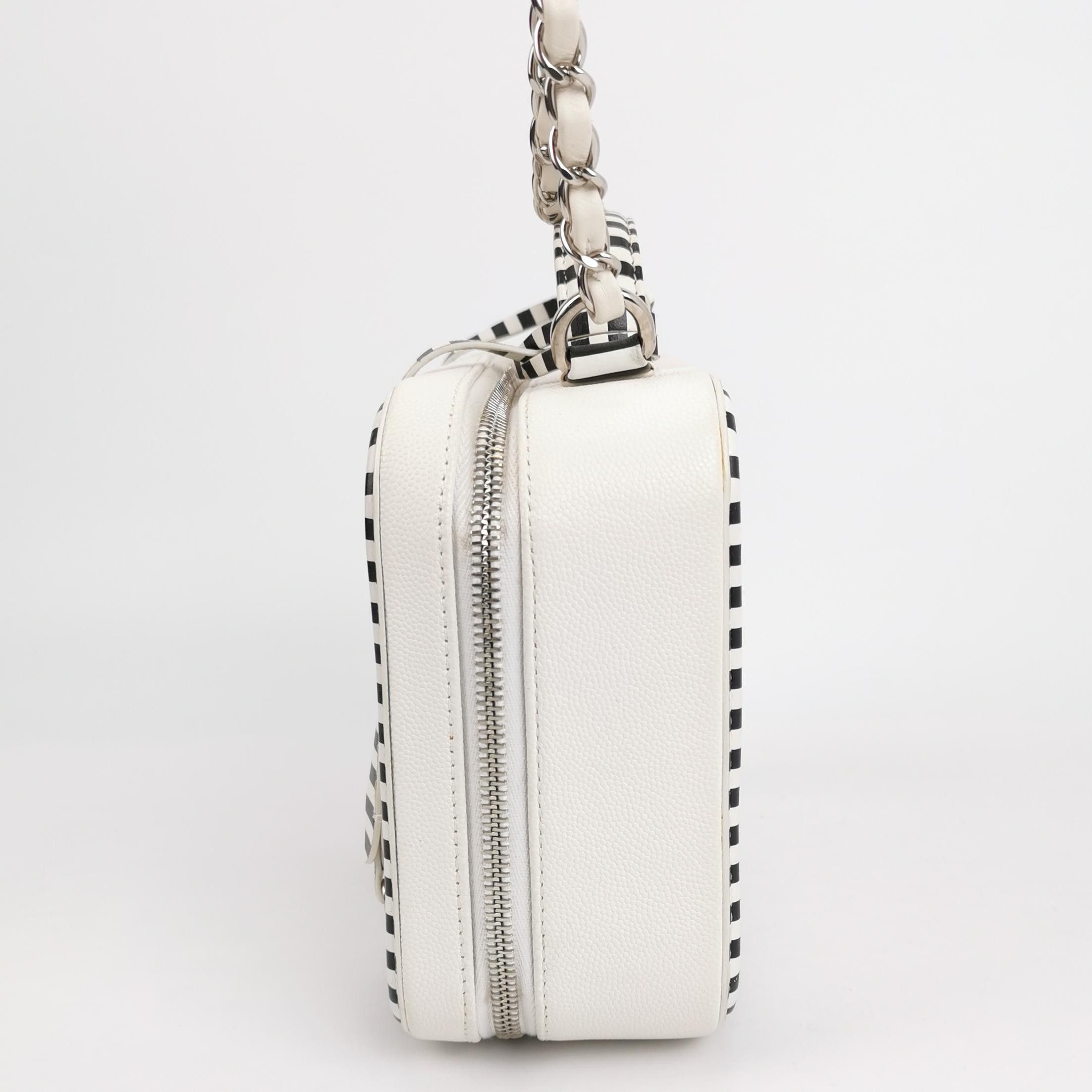 Chanel Chanel Women os Shoulder Bags Size ONE SIZE - 3 Thumbnail