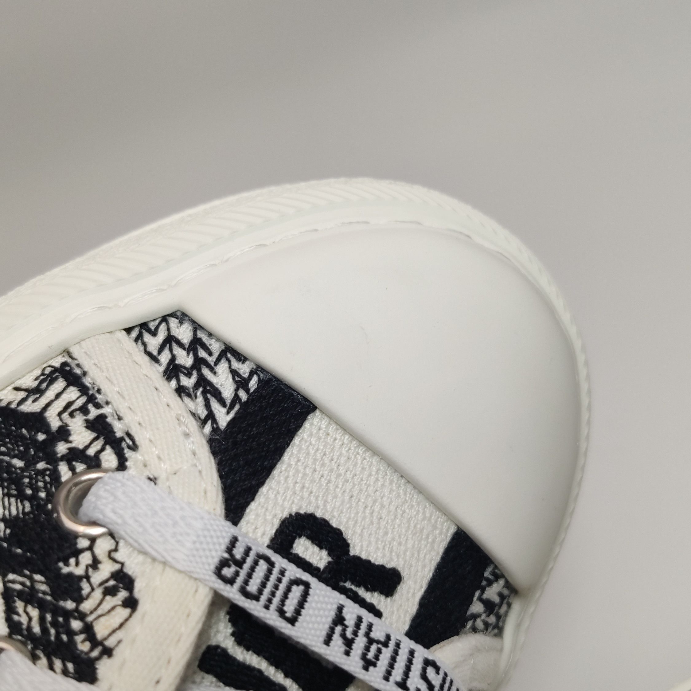 Dior Dior Women 8-5 Lowtop Sneakers Size US 8.5 / IT 38.5 - 9 Thumbnail