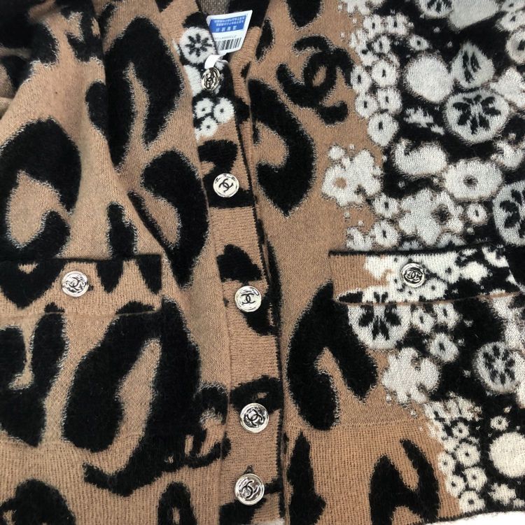 Chanel Chanel CC Logo Cashmere Blend Cardigan Size 44 Size L / US 10 / IT 46 - 8 Thumbnail