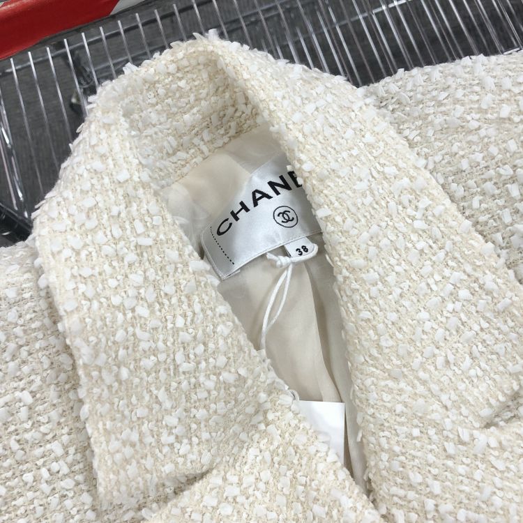 Chanel Chanel Cream Tweed Blazer Size 38 Size S / US 4 / IT 40 - 2 Thumbnail