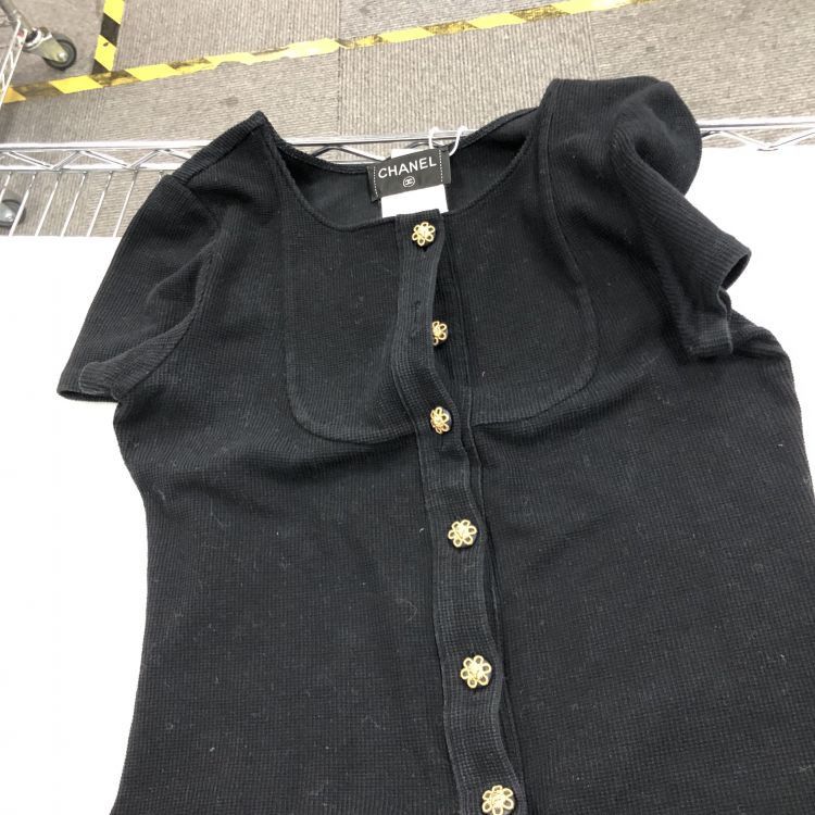 Chanel Chanel Floral Button Knit Top Size 34 Size XS / US 0-2 / IT 36-38 - 5 Thumbnail