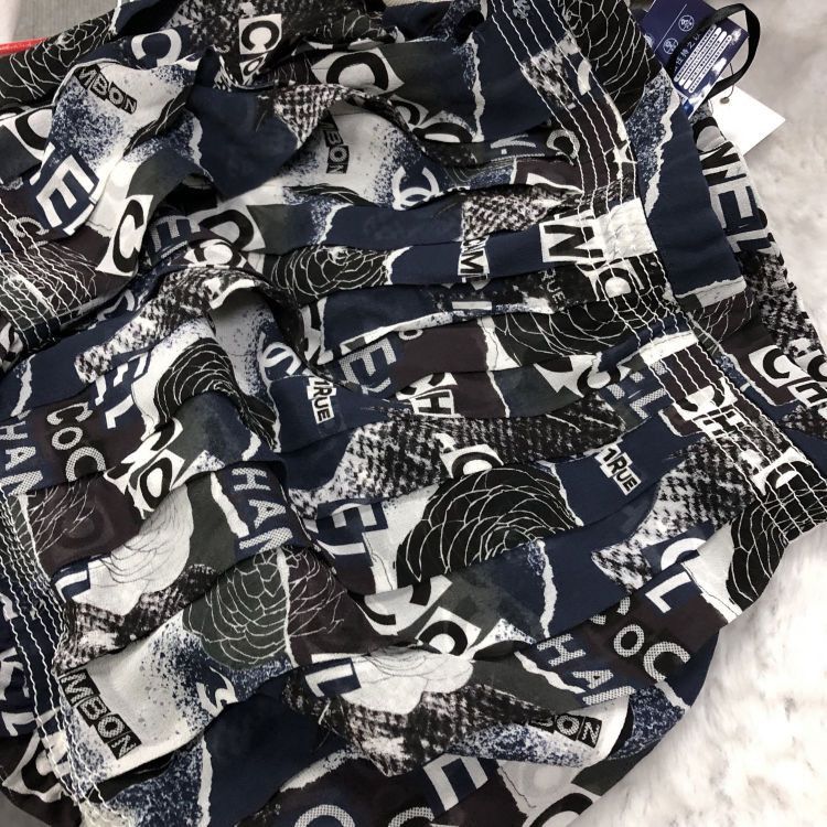 Chanel Chanel Graphic Logo Print Skirt Size 38 Size 27" / US 4 / IT 40 - 7 Thumbnail