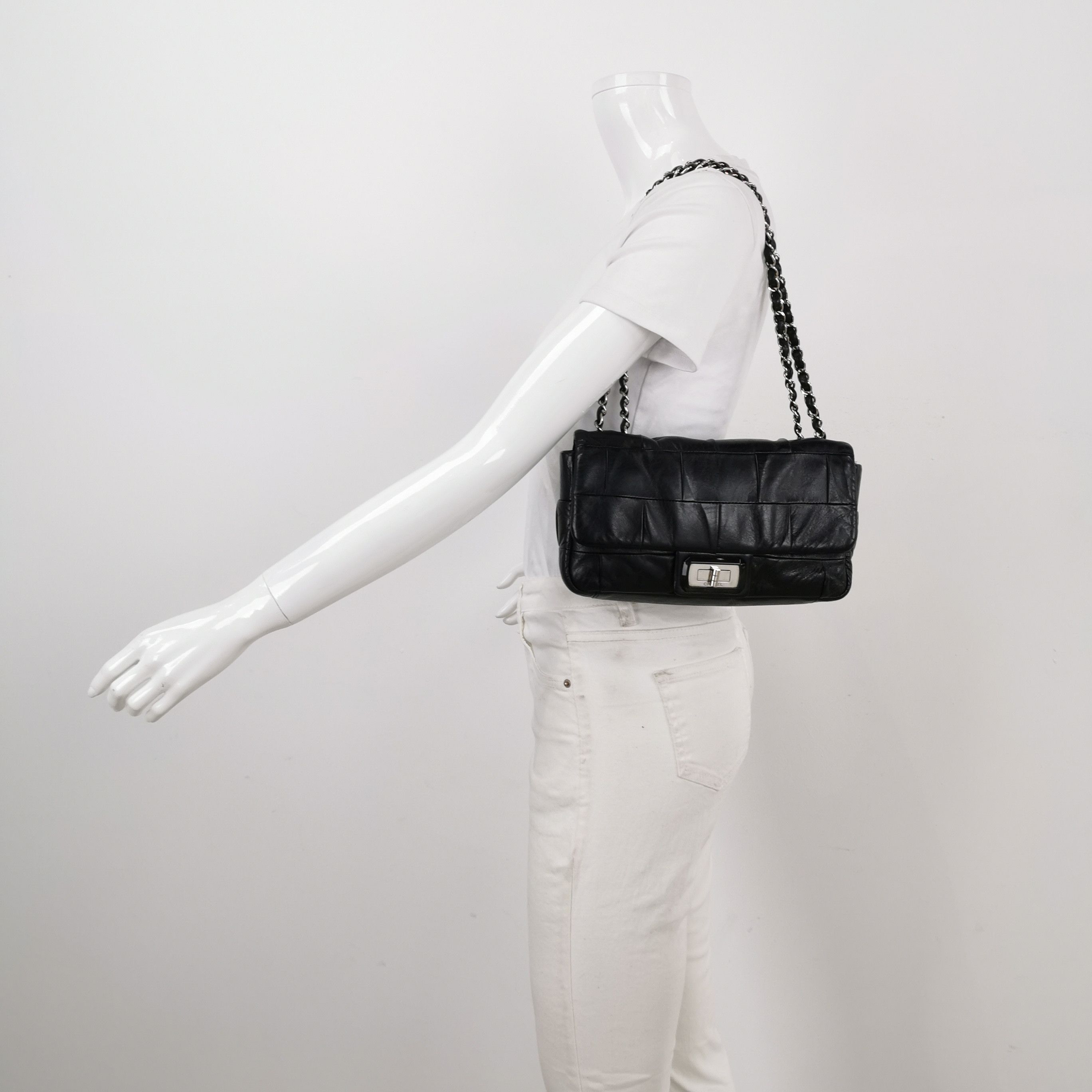 Chanel Chanel Women os Shoulder Bags Size ONE SIZE - 2 Thumbnail