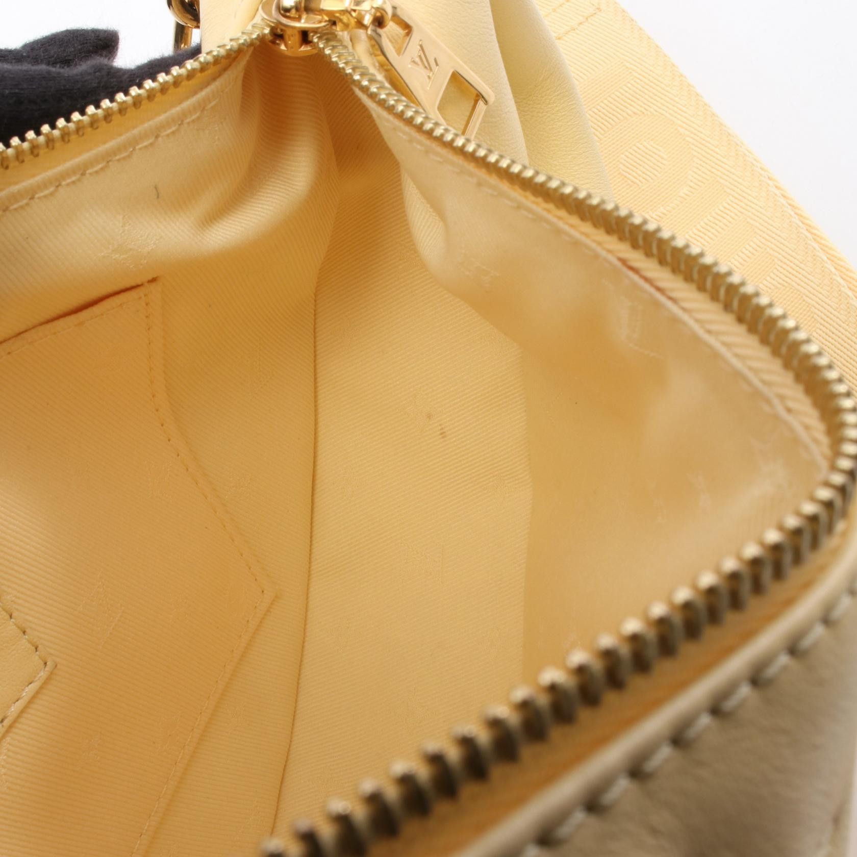 Louis Vuitton Louis Vuitton Louis Vuitton Over The Moon Bubblegram Leather Handbag Leather Handbag M59823 DUTY FREE for USA Size ONE SIZE - 5 Thumbnail