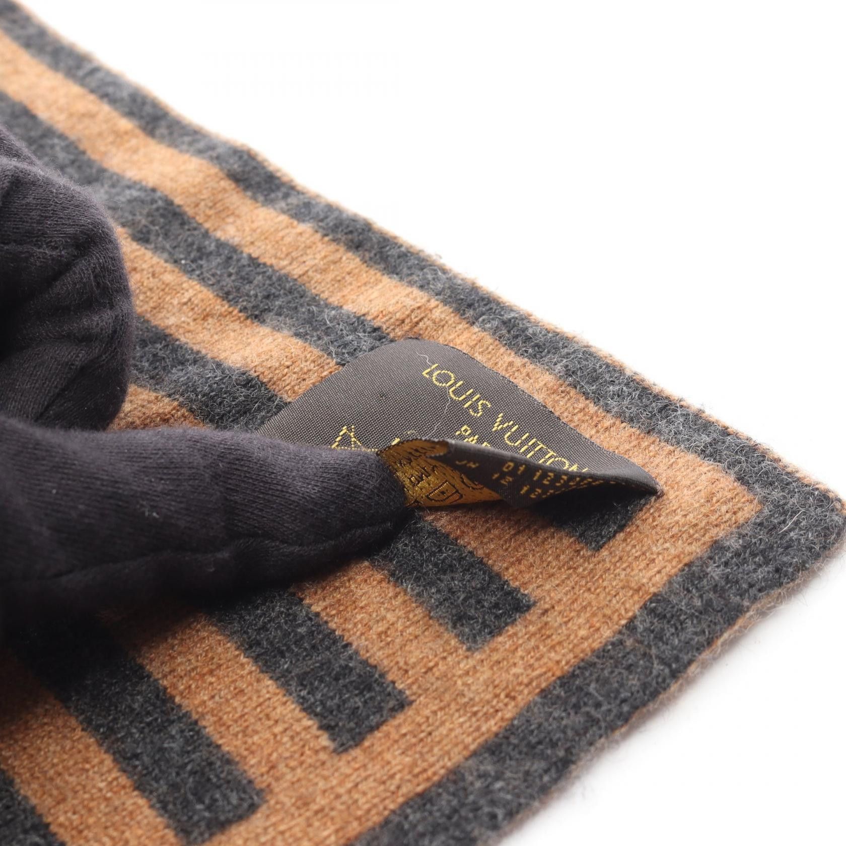 Louis Vuitton Louis Vuitton Louis Vuitton Echarpe V Caracolum Cashmere Scarf Textile Scarf DUTY FREE for USA Size ONE SIZE - 3 Thumbnail