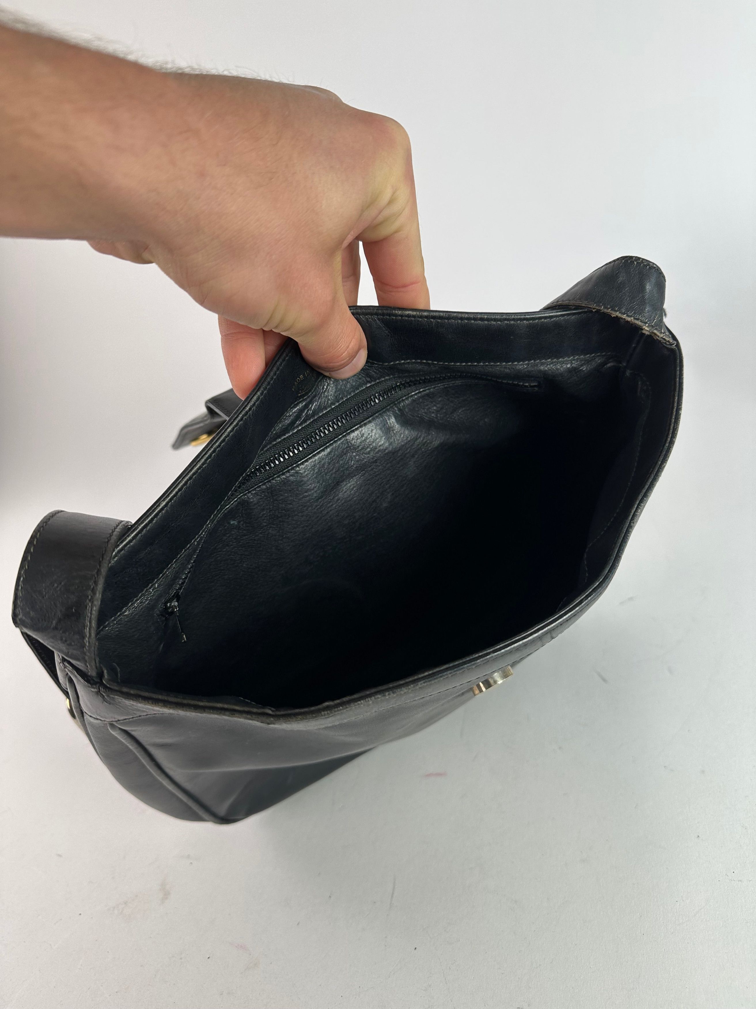 Gucci Vintage Smooth Leather Shoulder Bag Black Size ONE SIZE - 3 Thumbnail