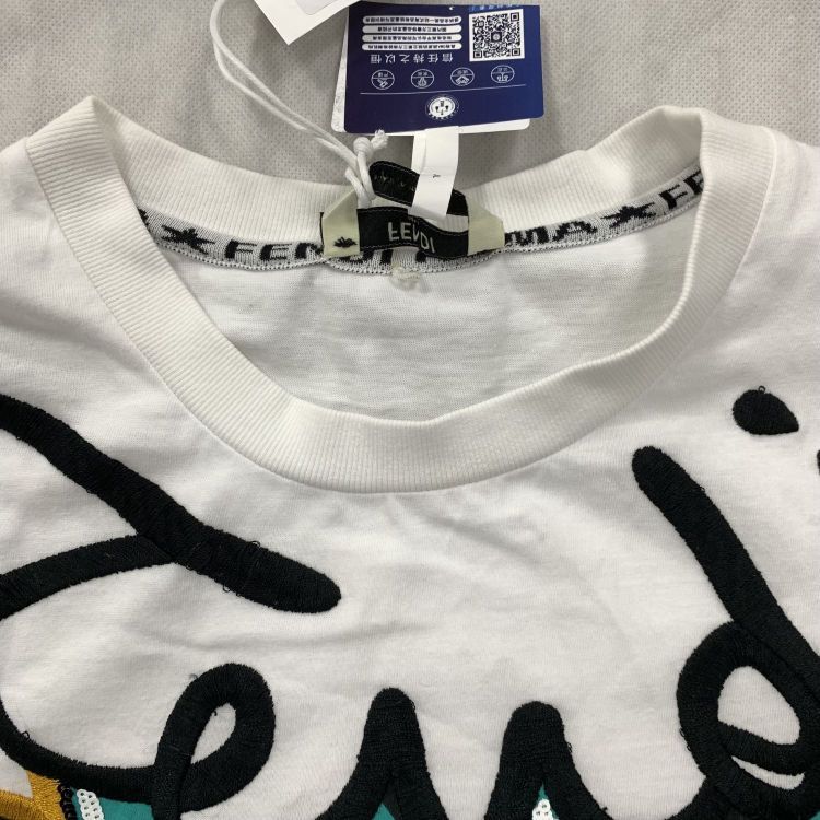 Fendi Fendi Heart Sequin T-Shirt Size S Size S / US 4 / IT 40 - 7 Thumbnail