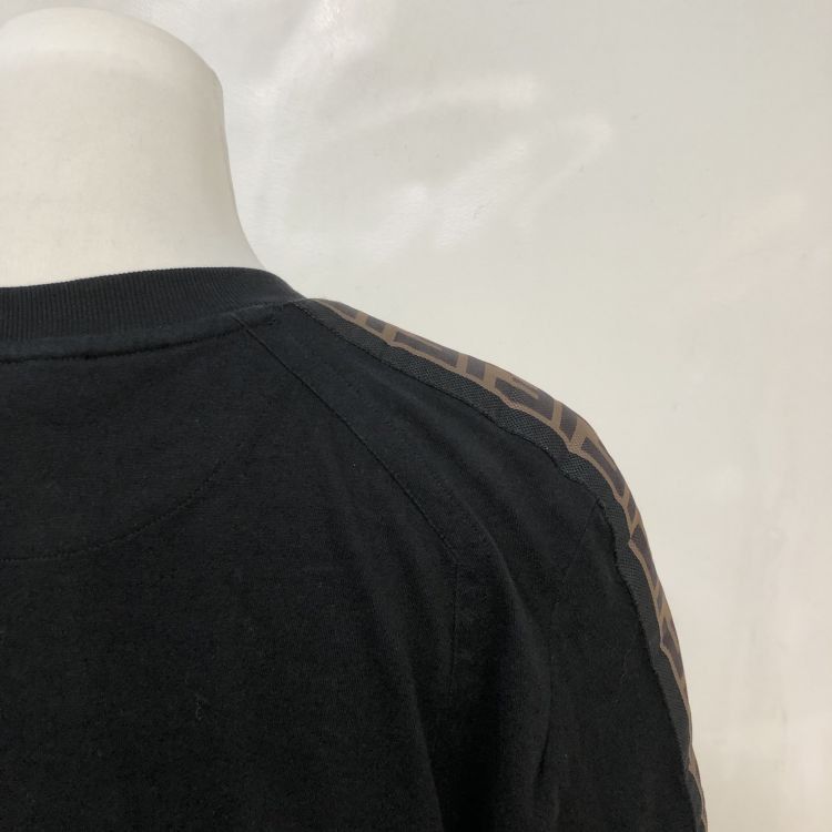 Fendi Fendi Logo Tape T-Shirt Size S Size US S / EU 44-46 / 1 - 8 Thumbnail
